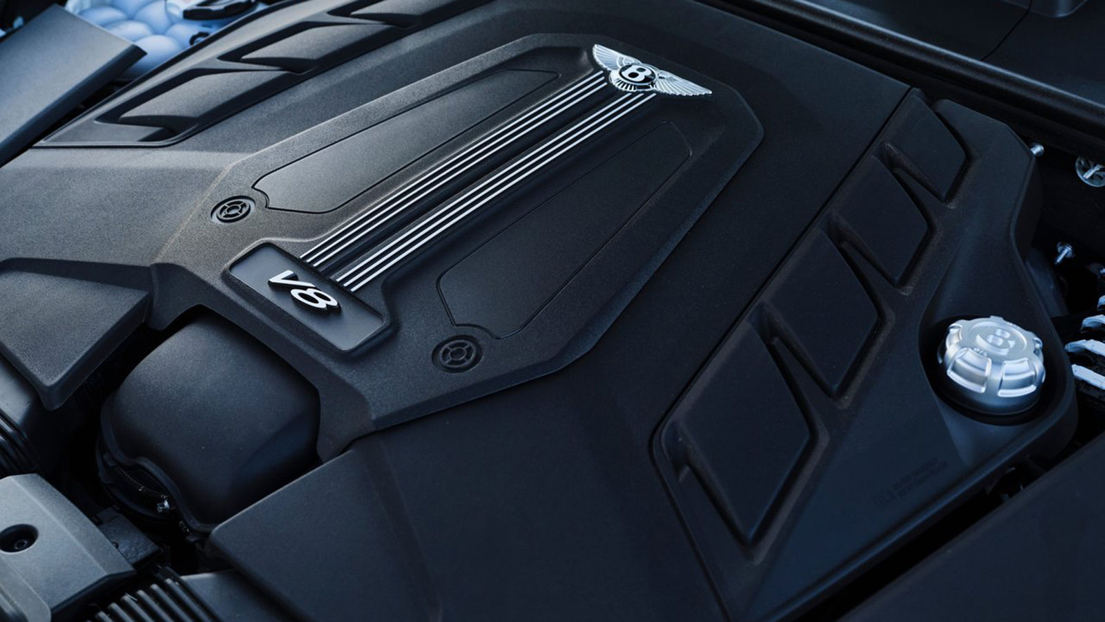 Bentley: Πάνε πίσω τα ηλεκτρικά, κρατάει τους κινητήρες βενζίνης!